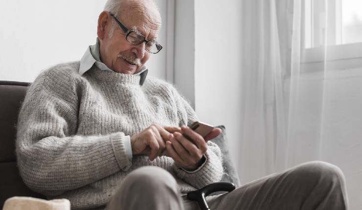 Elderly Staying Alone at Home vs. Assisted Living Homes: A Comparative Insight
