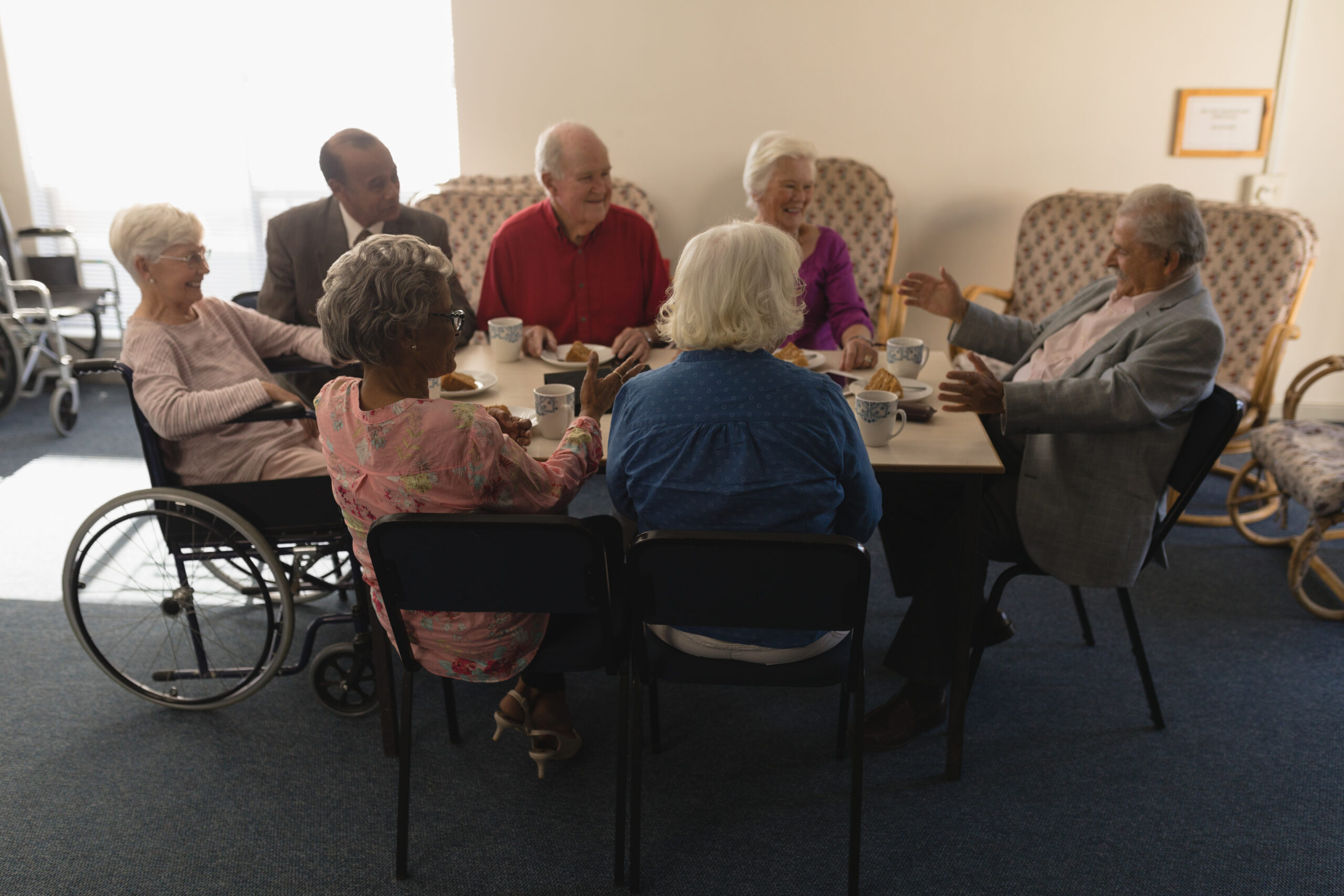 How Senior Day Care Centres in India Support Working Professionals